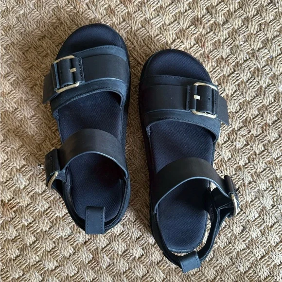 UGG Goldstar Villa Sandals Black, size 7 - Picture 9 of 10